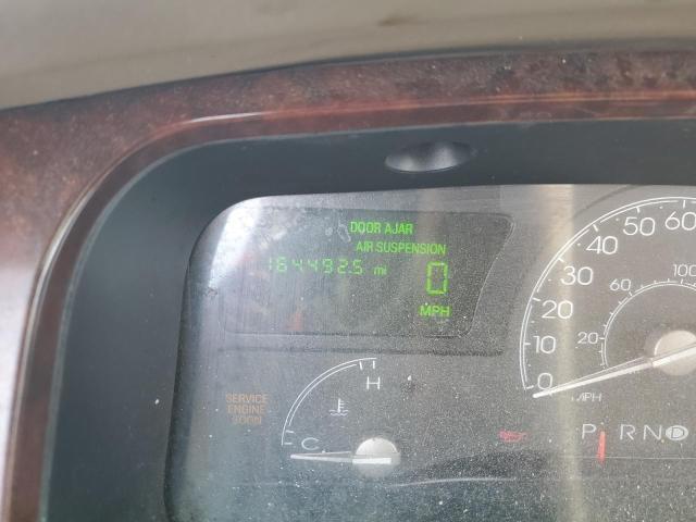 1LNHM81W54Y686970 - 2004 LINCOLN TOWN CAR EXECUTIVE Rot Foto 9