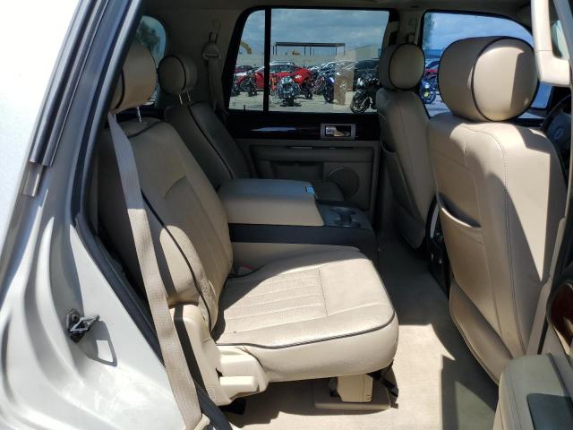 5LMFU27545LJ22967 - 2005 LINCOLN NAVIGATOR თეთრი ფოტო 11