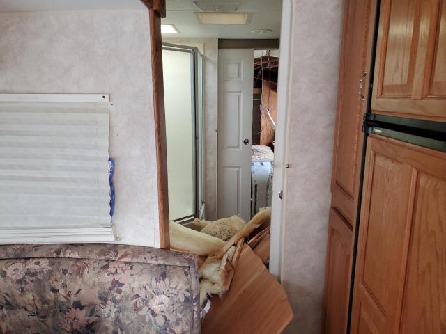 4YDE320214A213232 - 2004 KEYSTONE SPRINTER TWO TONE photo 5