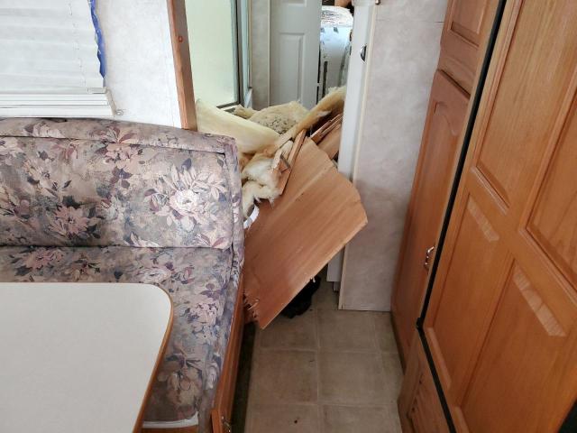 4YDE320214A213232 - 2004 KEYSTONE SPRINTER TWO TONE photo 9