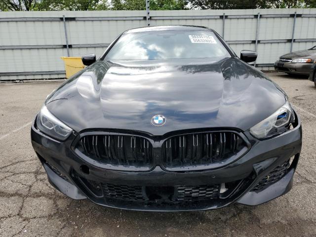 WBAGV8C02NCK08667 - 2022 BMW M850XI BLACK photo 5