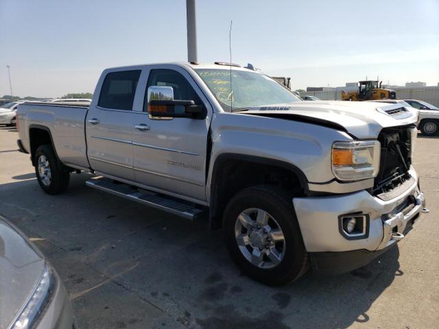 1GT42YEY9JF271761 - 2018 GMC SIERRA K3500 DENALI SILVER photo 4