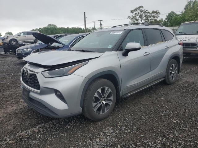 5TDGZRBH8NS209065 - 2022 TOYOTA HIGHLANDER XLE 银色 照片 1