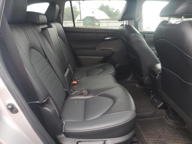 5TDGZRBH8NS209065 - 2022 TOYOTA HIGHLANDER XLE 银色 照片 11