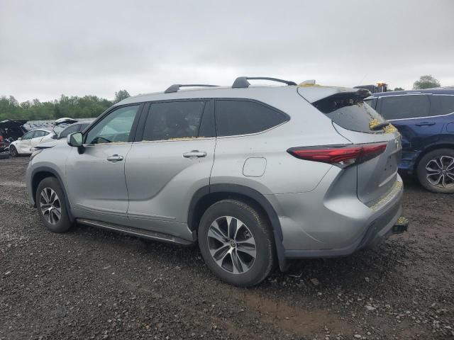 5TDGZRBH8NS209065 - 2022 TOYOTA HIGHLANDER XLE 银色 照片 2