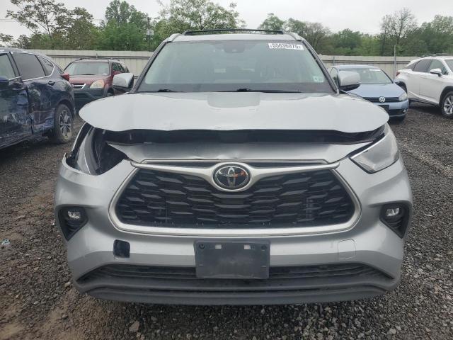 5TDGZRBH8NS209065 - 2022 TOYOTA HIGHLANDER XLE 银色 照片 5