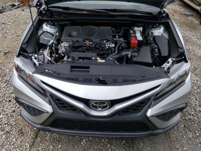 4T1G11AK1PU168357 - 2023 TOYOTA CAMRY SE NIGHT SHADE SILVER photo 11