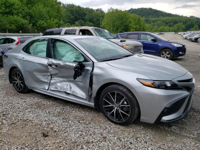 4T1G11AK1PU168357 - 2023 TOYOTA CAMRY SE NIGHT SHADE SILVER photo 4