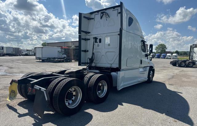 3AKJGLDR9GSGZ2004 - 2016 FREIGHTLINER CASCADIA 1 WHITE photo 4