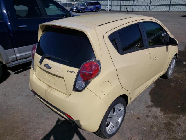 KL8CD6S94EC490439 - 2014 CHEVROLET SPARK 1LT YELLOW photo 4