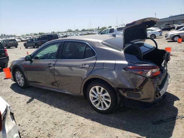 4T1C11AKXPU726303 - 2023 TOYOTA CAMRY LE GRAY photo 2