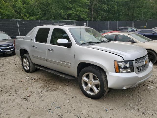 3GNTKFE74DG156972 - 2013 CHEVROLET AVALANCHE LT SILVER photo 4