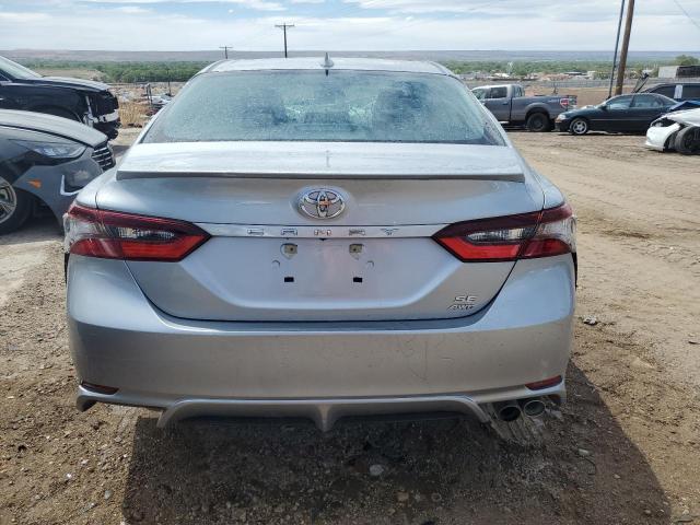 4T1G11BK5RU108051 - 2024 TOYOTA CAMRY SE NIGHT SHADE SILVER photo 6