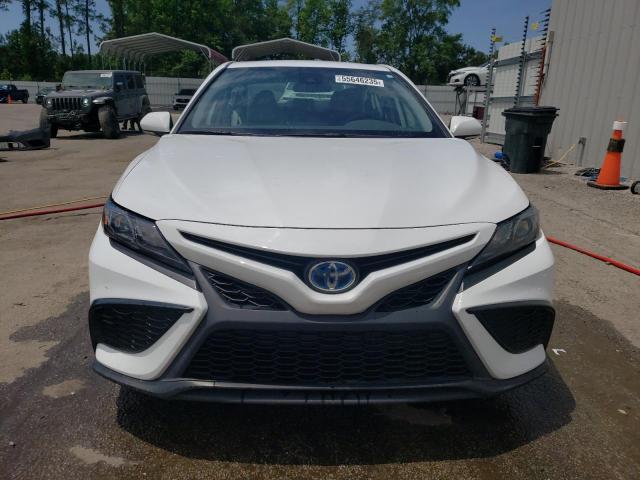 4T1G31AK6PU616697 - 2023 TOYOTA CAMRY SE NIGHT SHADE WHITE photo 5