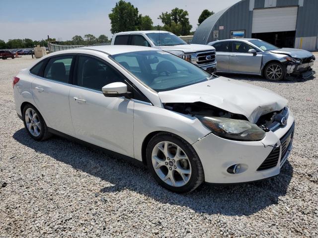 1FADP3J20EL168845 - 2014 FORD FOCUS TITANIUM WHITE photo 4