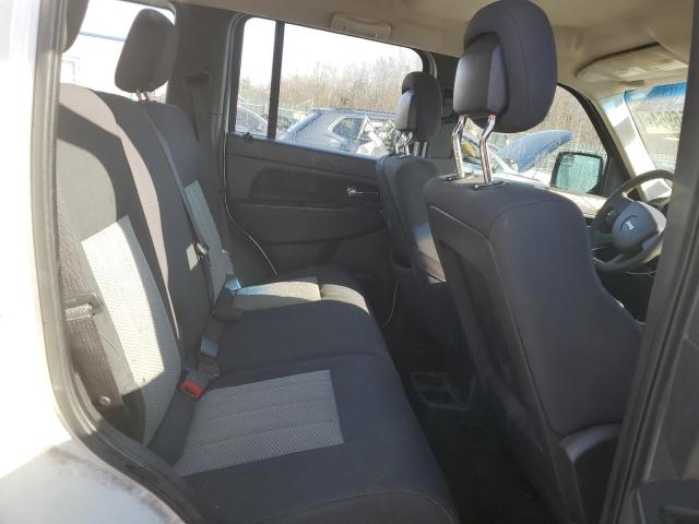 1J4PN2GK2AW150574 - 2010 JEEP LIBERTY SPORT WHITE photo 11