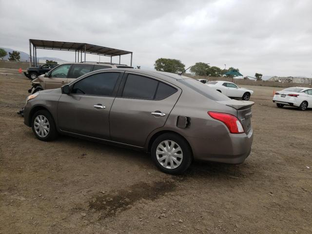 3N1CN7APXGL814773 - 2016 NISSAN VERSA S GRAY photo 2