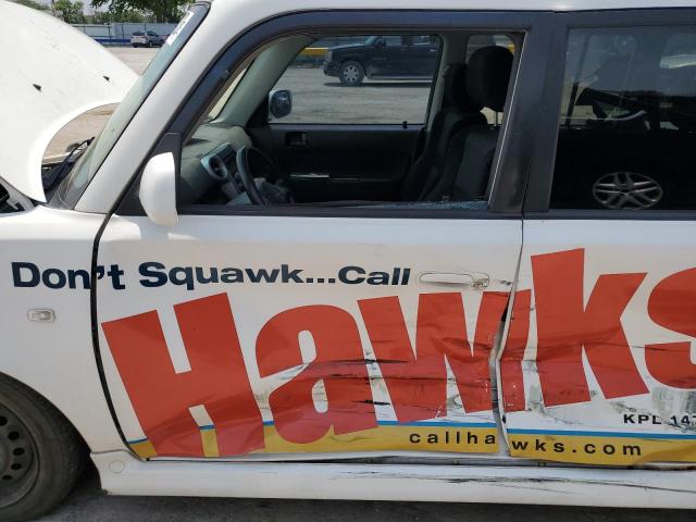 JTLKT324264078514 - 2006 TOYOTA SCION XB WHITE photo 7