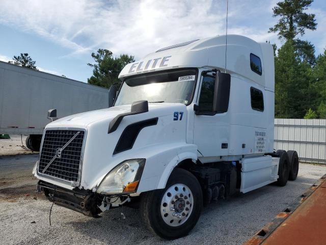 4V4NC9TH0FN915837 - 2015 VOLVO VN VNL WHITE photo 2