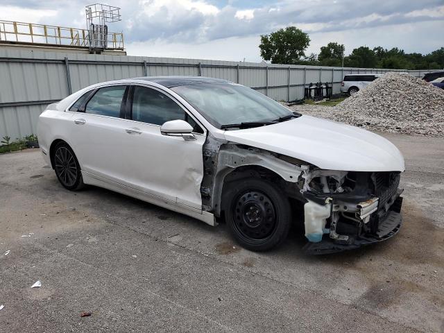 3LN6L2JK2GR632341 - 2016 LINCOLN MKZ WHITE photo 4