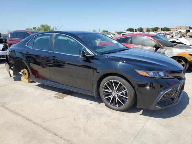 4T1T11AK1RU889828 - 2024 TOYOTA CAMRY SE NIGHT SHADE BLACK photo 4