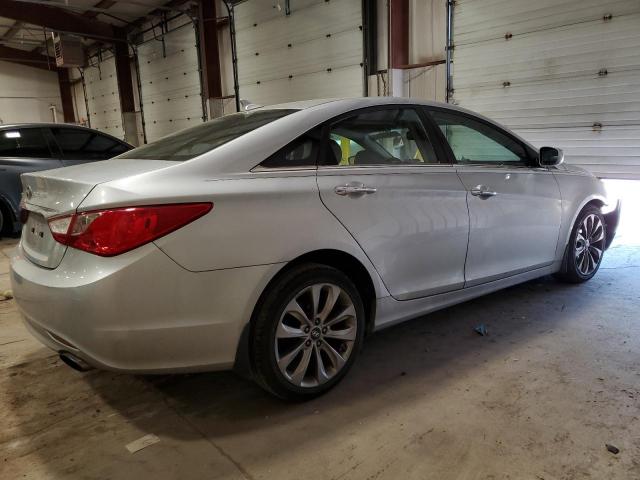 5NPEC4AC6BH098938 - 2011 HYUNDAI SONATA SE SILVER photo 3