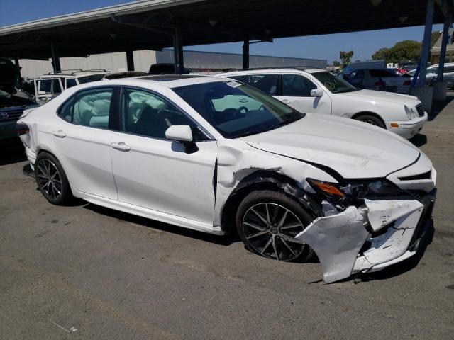4T1S31AK7RU075107 - 2024 TOYOTA CAMRY SE NIGHT SHADE WHITE photo 4