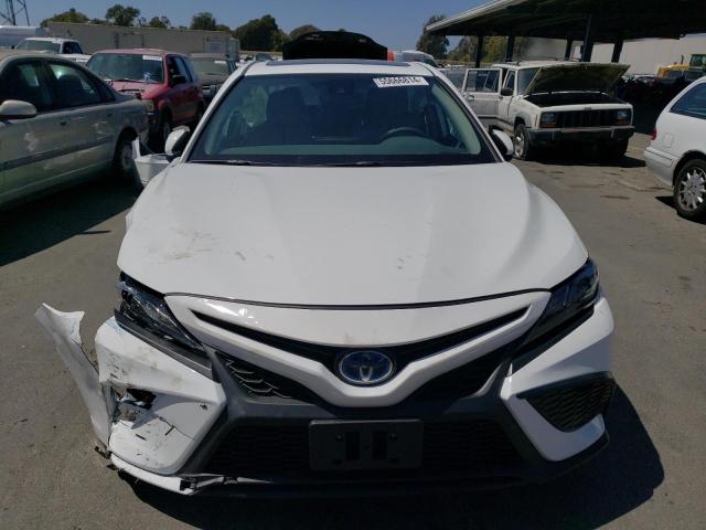 4T1S31AK7RU075107 - 2024 TOYOTA CAMRY SE NIGHT SHADE WHITE photo 5