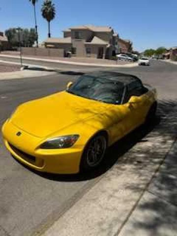 JHMAP114X2T002331 - 2002 HONDA S2000 YELLOW photo 2