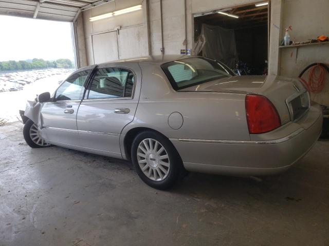 1LNHM81WX3Y611695 - 2003 LINCOLN TOWN CAR EXECUTIVE SILVER photo 2