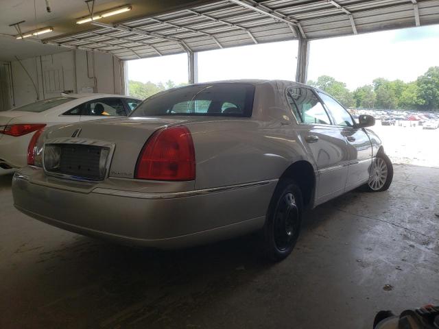 1LNHM81WX3Y611695 - 2003 LINCOLN TOWN CAR EXECUTIVE SILVER photo 3