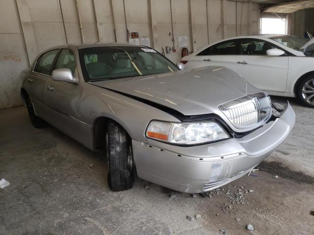 1LNHM81WX3Y611695 - 2003 LINCOLN TOWN CAR EXECUTIVE SILVER photo 4