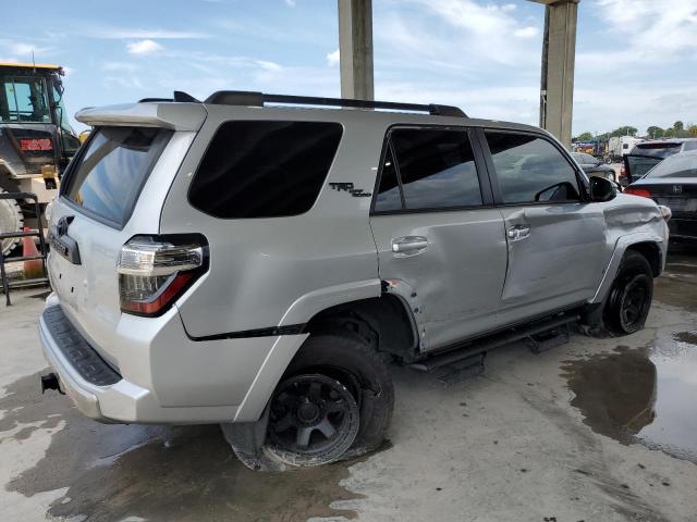 JTEPU5JR8M5943920 - 2021 TOYOTA 4RUNNER SR5/SR5 PREMIUM SILVER photo 3