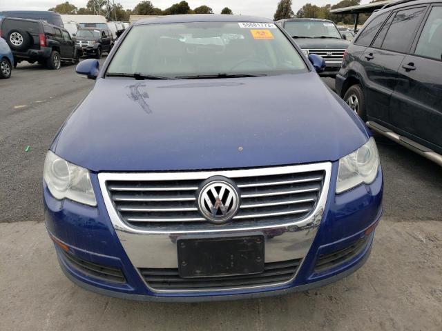 WVWAK73CX8P106472 - 2008 VOLKSWAGEN PASSAT KOMFORT BLUE photo 5