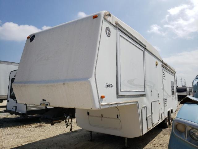 1P9RF332241090391 - 2004 EXCE 5TH WHEEL WHITE photo 2