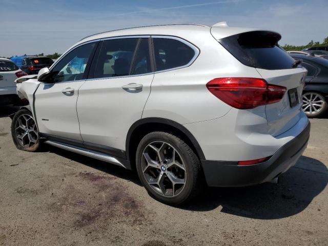 WBXHU7C3XJ5H44589 - 2018 BMW X1 SDRIVE28I WHITE photo 2