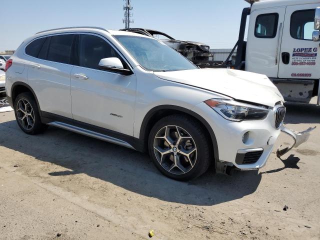 WBXHU7C3XJ5H44589 - 2018 BMW X1 SDRIVE28I WHITE photo 4