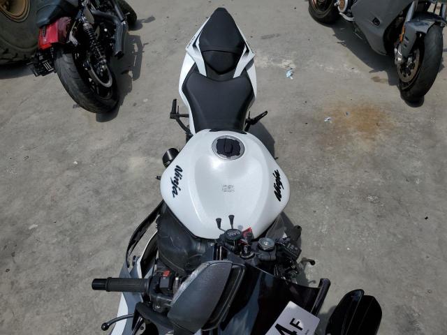 JKBZXJH12MA008287 - 2021 KAWASAKI ZX636 K WHITE photo 5