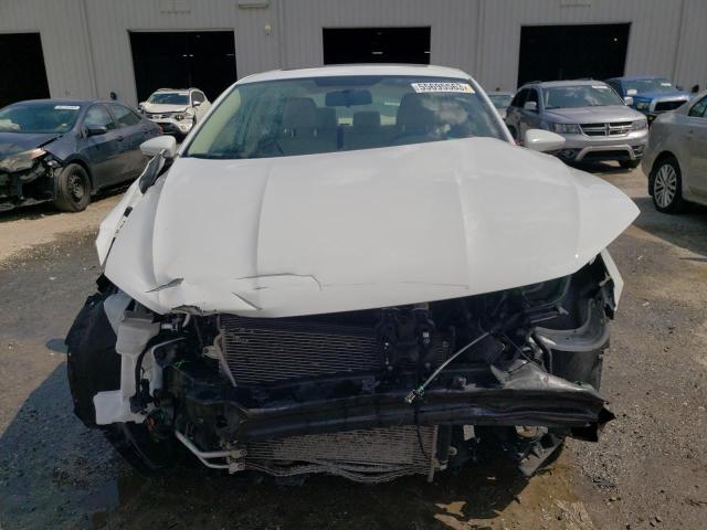 1VWLA7A32KC002200 - 2019 VOLKSWAGEN PASSAT WOLFSBURG WHITE photo 5