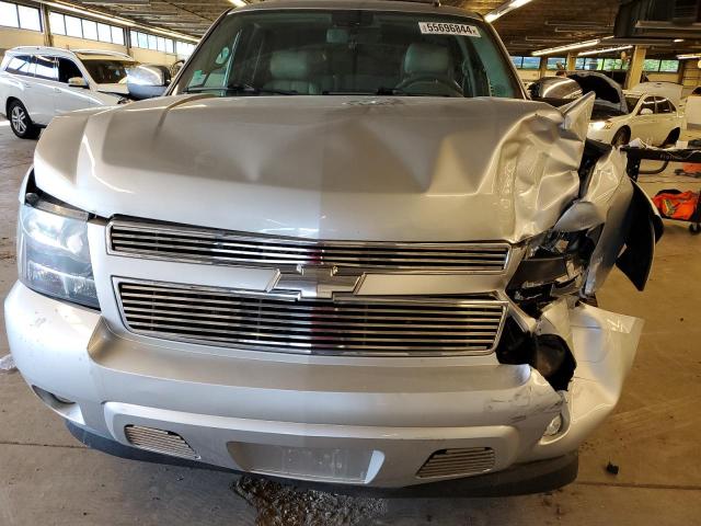 1GNSKBE02DR193929 - 2013 CHEVROLET TAHOE K1500 LT SILVER photo 11