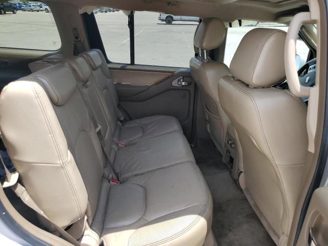 5N1AR18U75C705225 - 2005 NISSAN PATHFINDER LE SILVER photo 11