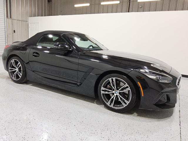 WBAHF3C03SWY44285 - 2025 BMW Z4 SDRIVE30I BLACK photo 4