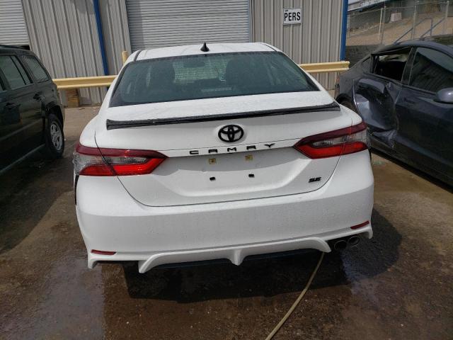 4T1G11AK1PU105985 - 2023 TOYOTA CAMRY SE NIGHT SHADE WHITE photo 6