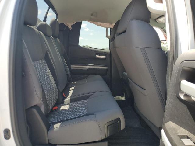 5TFCW5F11JX024065 - 2018 TOYOTA TUNDRA DOUBLE CAB SR/SR5 WHITE photo 10
