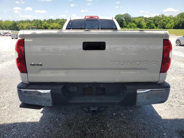 5TFCW5F11JX024065 - 2018 TOYOTA TUNDRA DOUBLE CAB SR/SR5 WHITE photo 6