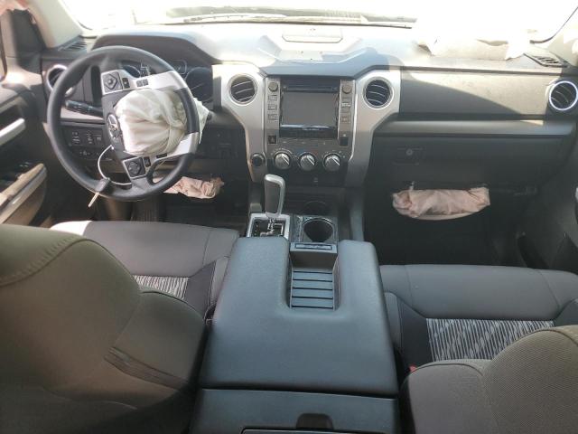 5TFCW5F11JX024065 - 2018 TOYOTA TUNDRA DOUBLE CAB SR/SR5 WHITE photo 8