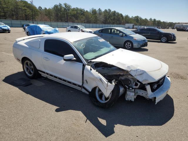 1ZVHT80N365118265 - 2006 FORD MUSTANG WHITE photo 4