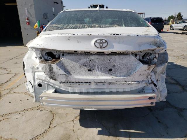 4T1T11AK3MU601896 - 2021 TOYOTA CAMRY SE WHITE photo 6