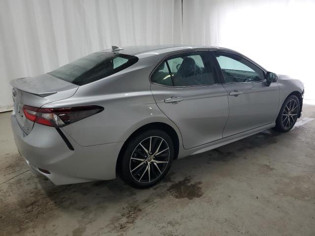 4T1G11AK1PU818322 - 2023 TOYOTA CAMRY SE NIGHT SHADE SILVER photo 3