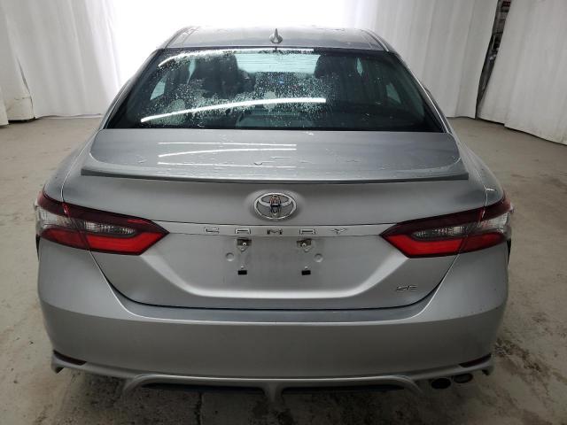 4T1G11AK1PU818322 - 2023 TOYOTA CAMRY SE NIGHT SHADE SILVER photo 6